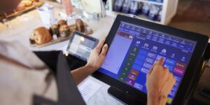 Restaurant POS Terminal vs Tablet POS: Which Is Better in 2026?